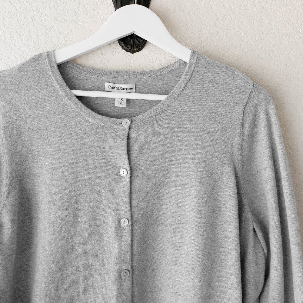 Croft & Barrow Women’s 1X Gray Button Front Cardigan Sweater Soft Classic Layer - Picture 3 of 8